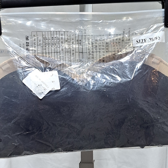 #047 Sz 38/85 Cream/Beige OR Black Seamless Strapless Bandeau NWT/NIP - Picture 5 of 8